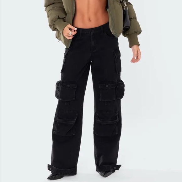 Oversized Cargo Jeans | Edikted - Picture 4 of 4